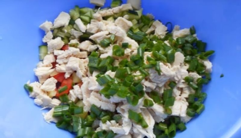 Рецепты праздничных салатов на скорую руку: простые салаты из недорогих продуктов | btaebbbbtttr e1541956316571