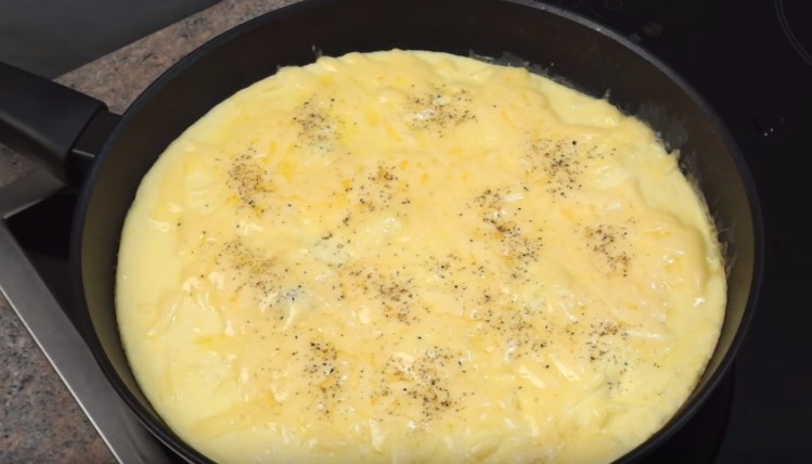 Омлет с молоком и яйцом на сковороде - 6 рецептов пышного омлета | yjrsjr75khgkh46
