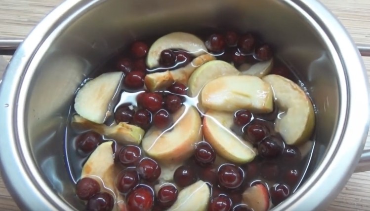 Компот из замороженной вишни - 5 простых рецептов вишневого компота