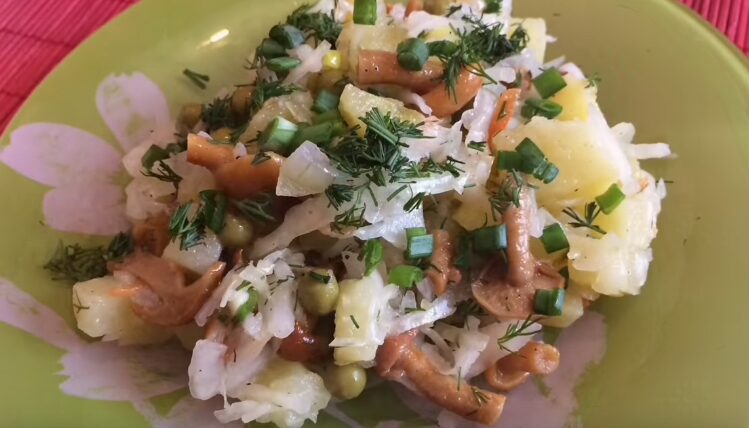 Салат из квашеной капусты , пошаговый рецепт с фото