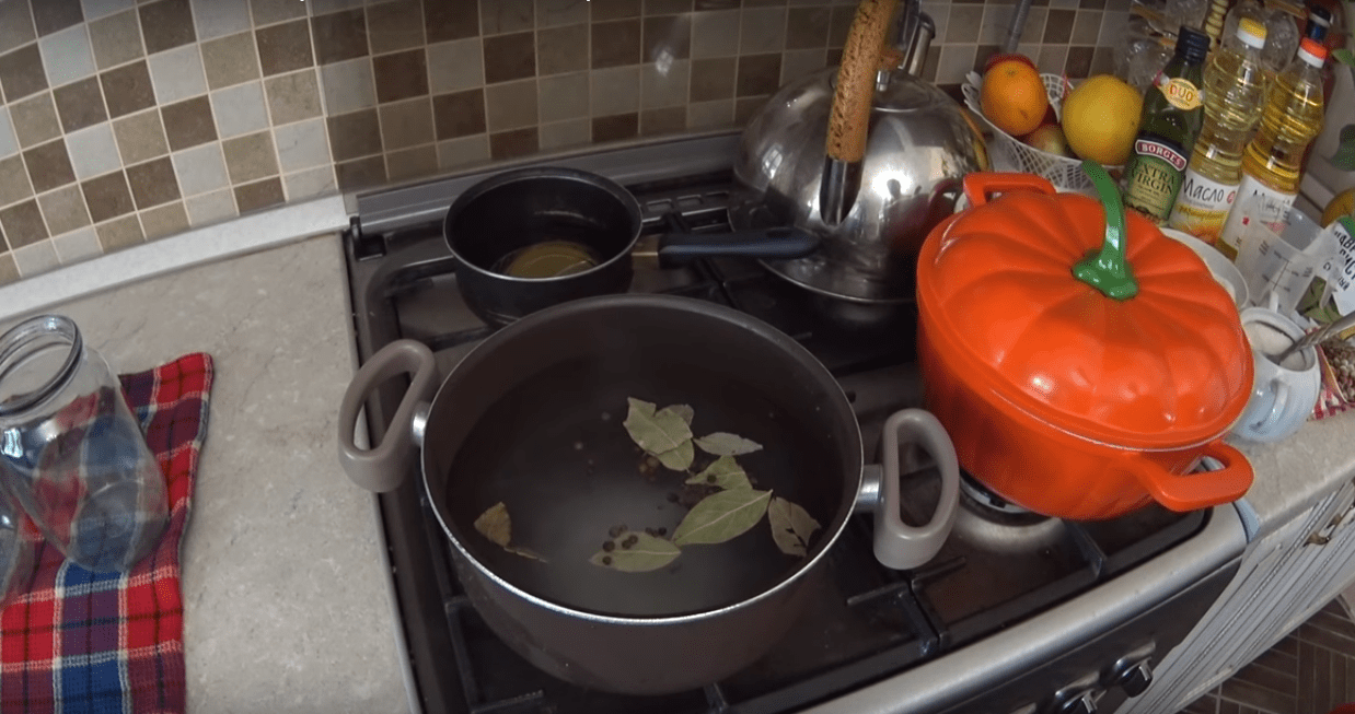 Маринованные огурцы: 4 рецепта хрустящих огурцов на зиму | img 59b51d3fb97b3