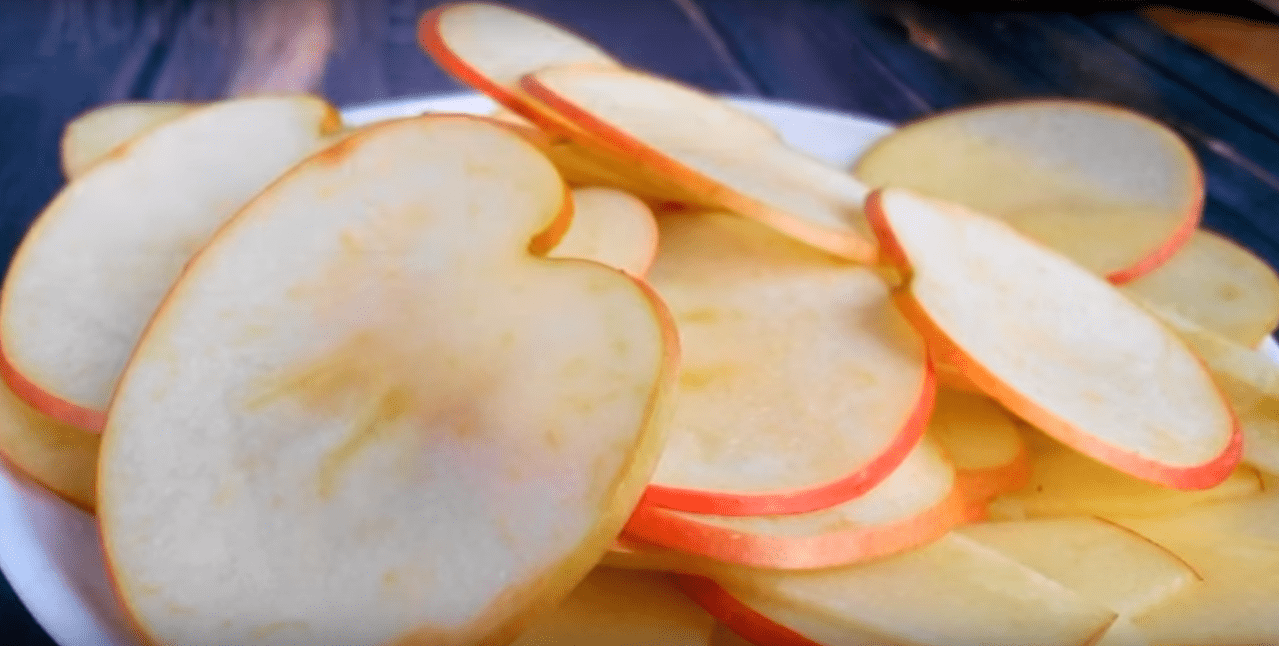 Пышная шарлотка с яблоками в духовке: 6 самых вкусных рецептов | img 59b918705f18e