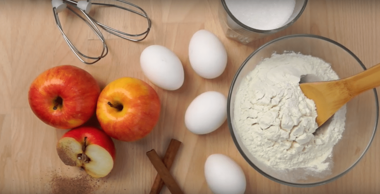 Пышная шарлотка с яблоками в духовке: 6 самых вкусных рецептов | img 59b93ae9694ec