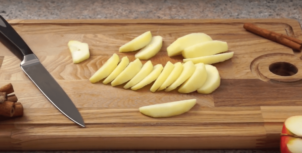 Пышная шарлотка с яблоками в духовке: 6 самых вкусных рецептов | img 59b93ba0a99b4