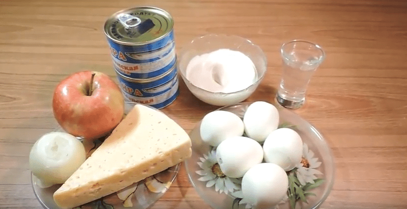 Салат Мимоза с консервой - 5 классических рецептов салата с рыбными консервами | img 5a02e39f44582