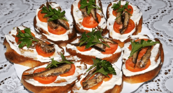 Бутерброды на праздничный стол с рыбой и икрой: очень вкусные и простые новогодние рецепты | img 5a33829e07432