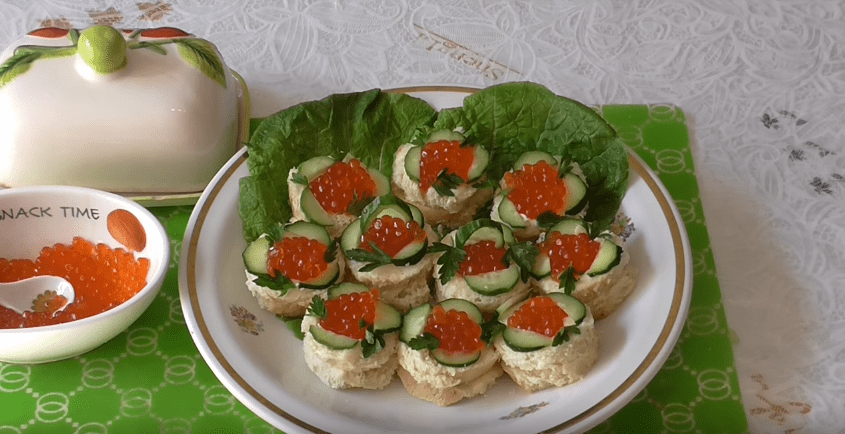 Бутерброды на праздничный стол с рыбой и икрой: очень вкусные и простые новогодние рецепты | img 5a33e574396fc