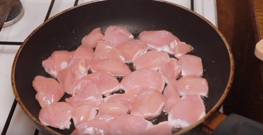 Куриная грудка на сковороде: Топ-10 рецептов нежного и сочного куриного филе | img 5a44d75fcb4ac