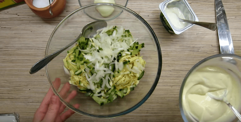 Простой салат с куриной грудкой - интересные сочетания: рецепт с фото и видео