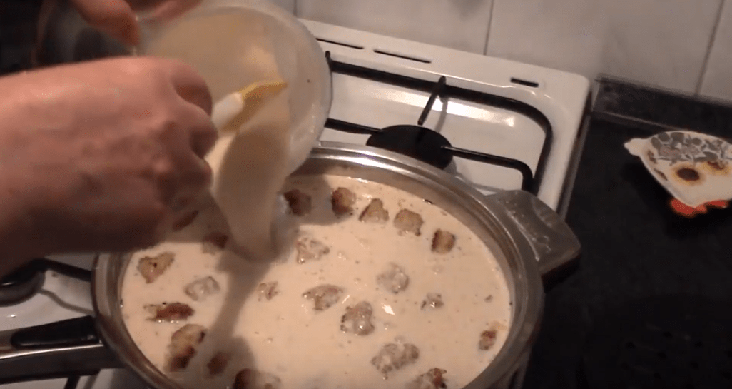 Тефтели с подливкой на сковороде: пошаговые рецепты с фото