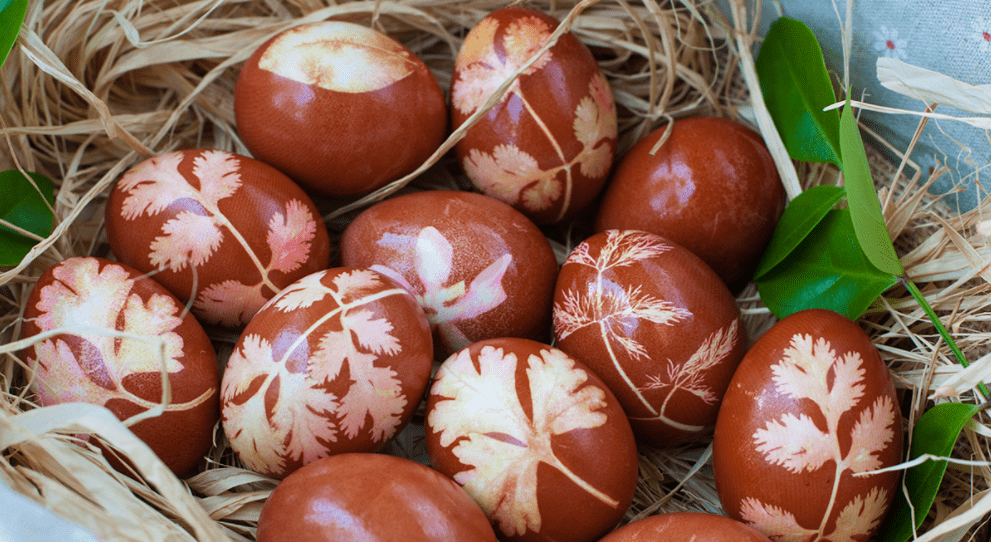 Как покрасить яйца луковой шелухой с рисунком на Пасху 2021 | img 5aa16d000745c