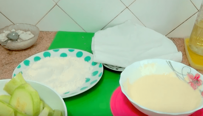 Кабачки в кляре на сковороде с чесноком: 7 быстрых и вкусных рецептов