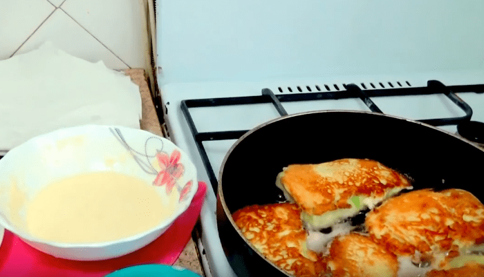 Кабачки в кляре на сковороде с чесноком: 7 быстрых и вкусных рецептов
