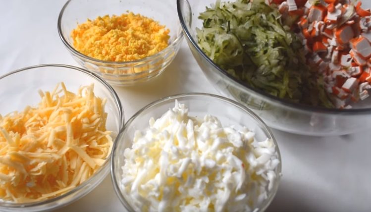 Рецепты праздничных салатов на скорую руку: простые салаты из недорогих продуктов | ihjmummfhu88 e1542019900189