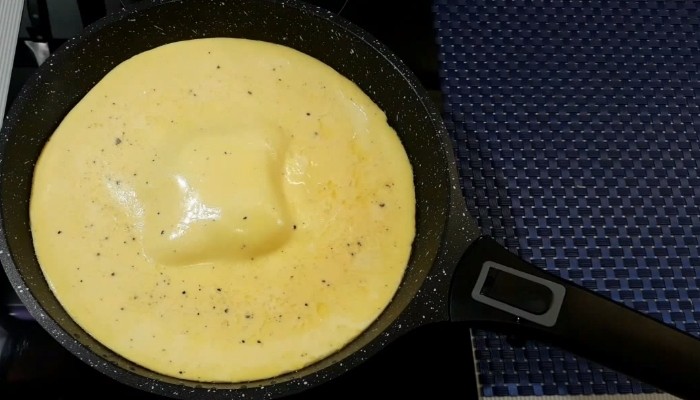 Омлет с молоком и яйцом на сковороде - 6 рецептов пышного омлета | ogvkkk7jxg5