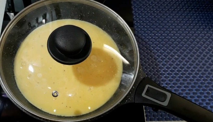 Омлет с молоком и яйцом на сковороде - 6 рецептов пышного омлета | ydn64fgj8