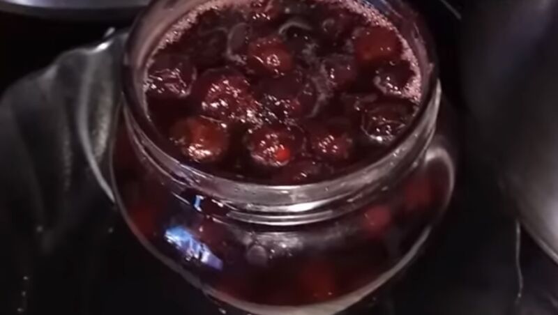 Варенье из вишни с косточками на зиму: 6 простых рецептов с целыми ягодами | snnry46gxj53