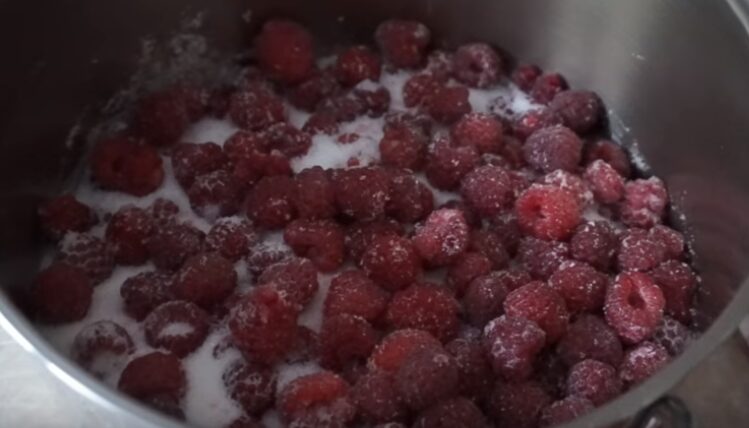 Варенье из малины на зиму: 5 простых рецептов густого варенья с целыми ягодами | dmsymc64jchmhm8 e1563110760308
