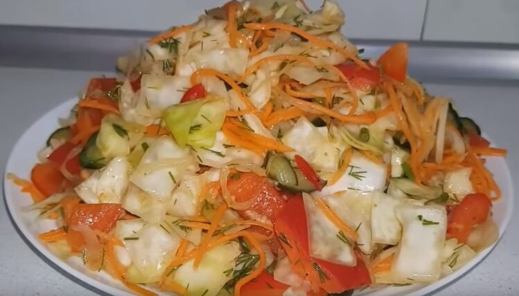 Салат с маринованной капустой - 10 рецептов быстрого приготовления | iiincfgn446ngfnxn jg e1569779337537