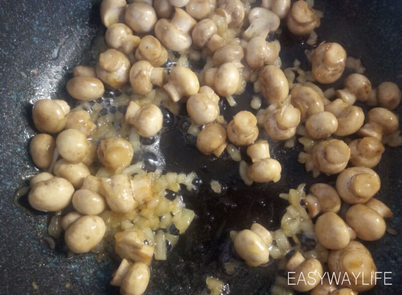 Подготавливаем грибы и лук для салата "Оливье" рис 3