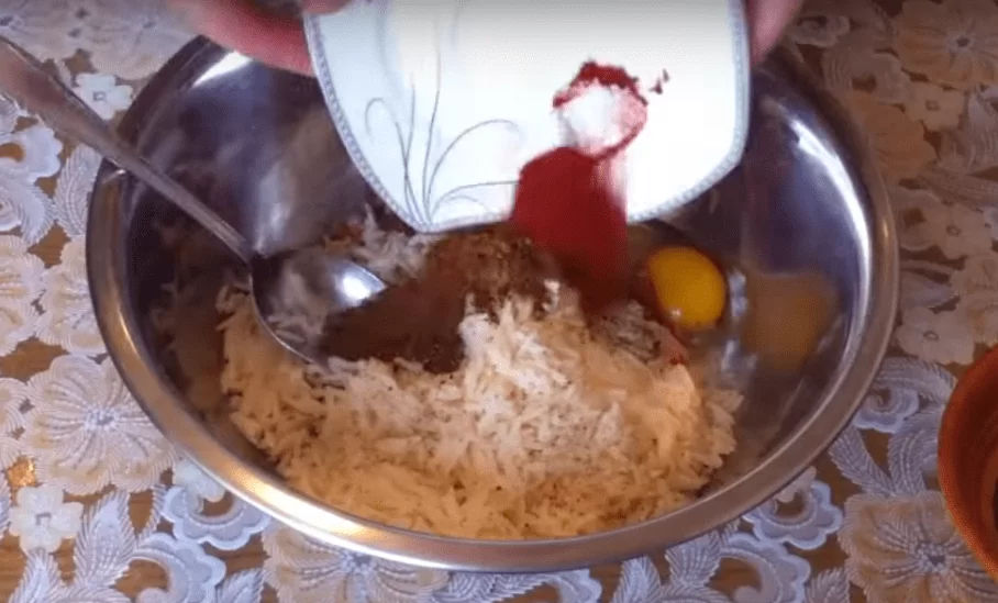 Тефтели с фаршем и рисом на сковороде - как приготовить вкусные "ежики" | img 5a8e9a90a7824