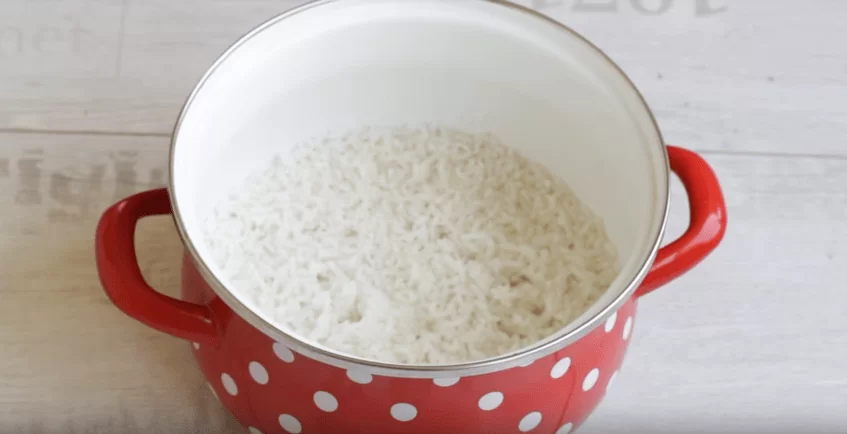 Тефтели с фаршем и рисом на сковороде - как приготовить вкусные "ежики" | img 5a903f8a4a0fb