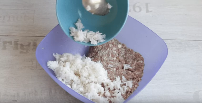 Тефтели с фаршем и рисом на сковороде - как приготовить вкусные "ежики" | img 5a904180bc2c4