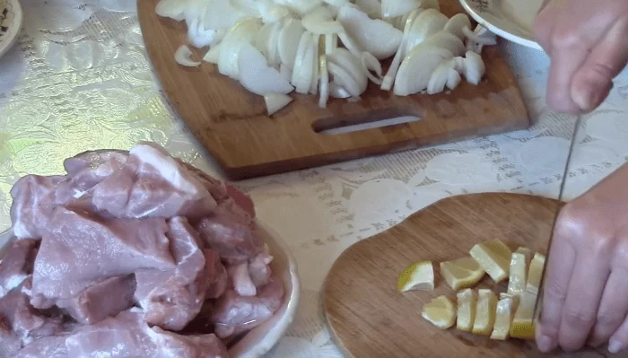 Как приготовить шашлык из свинины на мангале? Топ 10 самых вкусных рецептов | img 5adb0158dd875
