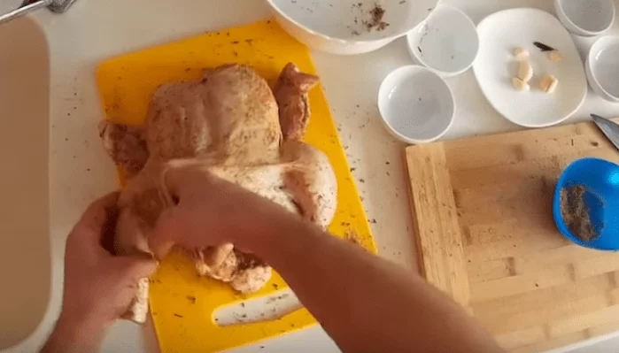 Курица в духовке - простые рецепты запекания птицы целиком | img 5af432c15989e