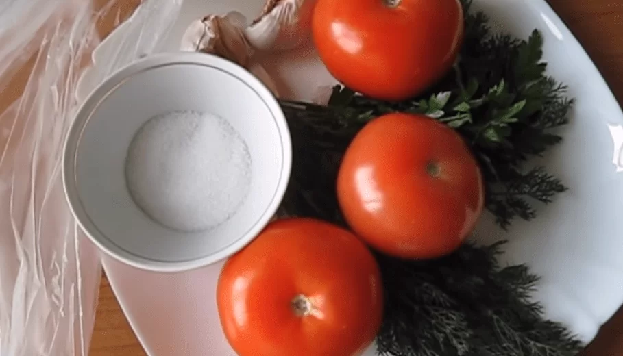 Помидоры в пакете: 6 вкусных и быстрых рецептов помидоров с чесноком и укропом | img 5b38fc4343fce