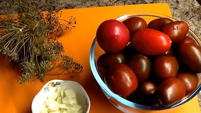 Помидоры в пакете: 6 вкусных и быстрых рецептов помидоров с чесноком и укропом | img 5b39095f62c49