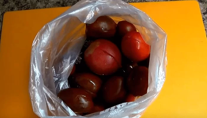 Помидоры в пакете: 6 вкусных и быстрых рецептов помидоров с чесноком и укропом | img 5b390bb931a13