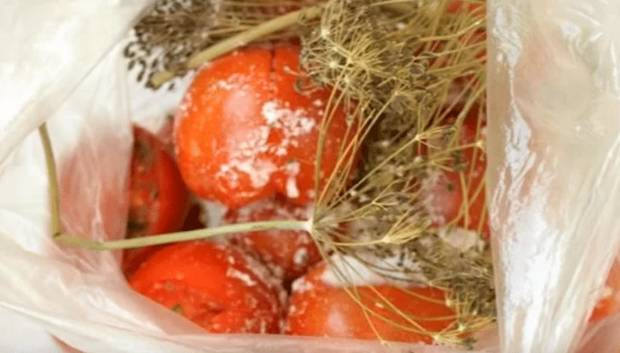 Помидоры в пакете: 6 вкусных и быстрых рецептов помидоров с чесноком и укропом | img 5b3917f186008