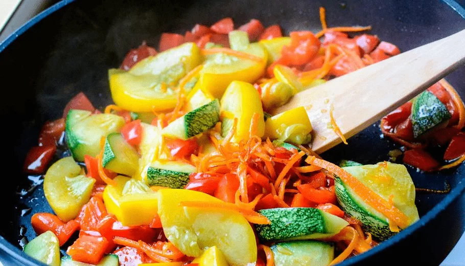 Тушеные кабачки с овощами - как тушить кабачки на сковороде и в кастрюле | img 5b44d674e3a2a