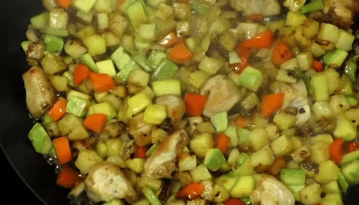 Тушеные кабачки с овощами - как тушить кабачки на сковороде и в кастрюле | img 5b45f2dacf614