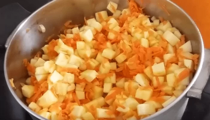 Тушеные кабачки с овощами - как тушить кабачки на сковороде и в кастрюле | img 5b4611c9a910e