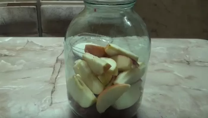 Компот из яблок на зиму - рецепты на 3 литровую банку без стерилизации | dfhjgewqqqq e1533845163620