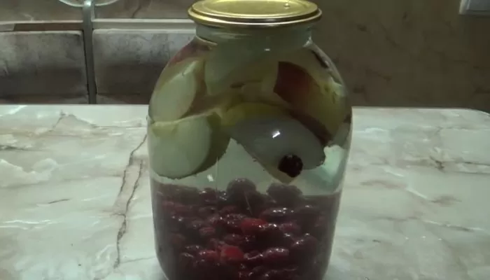 Компот из яблок на зиму - рецепты на 3 литровую банку без стерилизации | dsfdfhgjuo e1533845326808