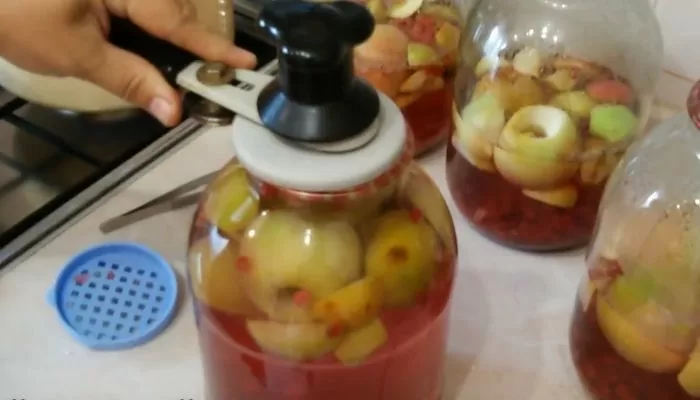 Компот из яблок на зиму - рецепты на 3 литровую банку без стерилизации | guyitufsg e1533842584216