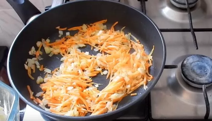 Жареная капуста - как вкусно пожарить капусту на сковороде | dtysnyrsr srnry e1537952355591