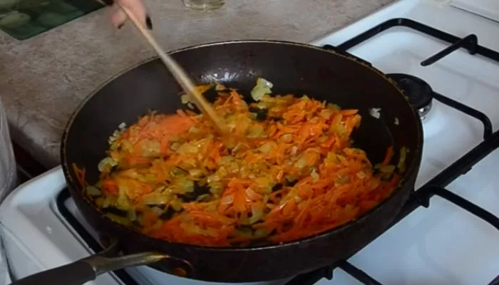 Тушеная капуста на сковороде: 12 рецептов как потушить капусту вкусно и правильно | ebera aerva ar e1537437716129