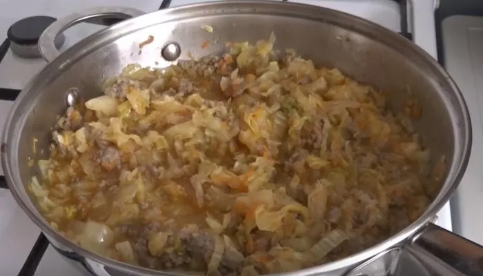 Тушеная капуста на сковороде: 12 рецептов как потушить капусту вкусно и правильно | iyrtynb wba e1537444062563