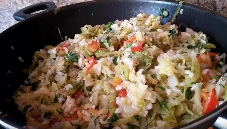 Тушеная капуста на сковороде: 12 рецептов как потушить капусту вкусно и правильно | ndydt 98 fkjvo e1537466347708
