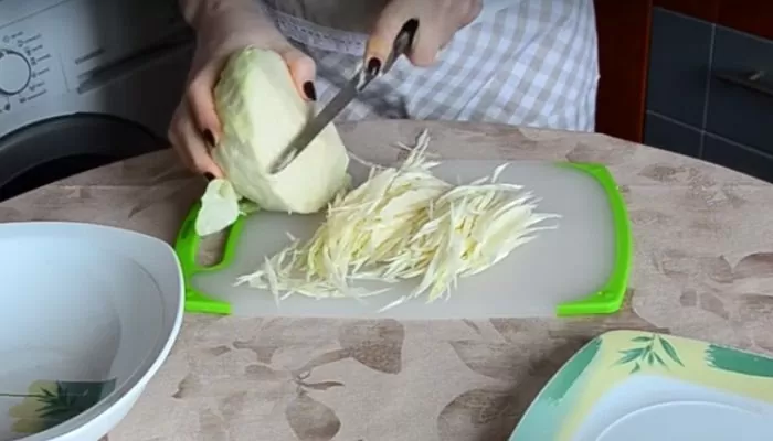 Тушеная капуста на сковороде: 12 рецептов как потушить капусту вкусно и правильно | ogmdr nsr 4 e1537437530373