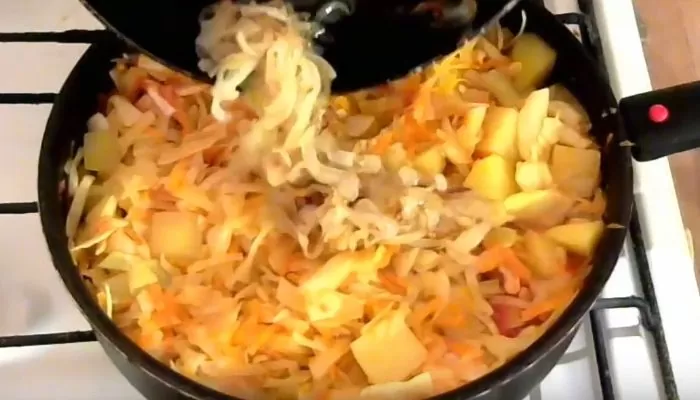 Тушеная капуста на сковороде: 12 рецептов как потушить капусту вкусно и правильно | udmdtm tmu e1537464456213