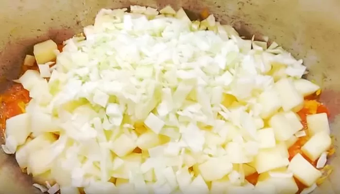 Тушеная капуста на сковороде: 12 рецептов как потушить капусту вкусно и правильно | ydtnsr ant 6dd e1537462782872