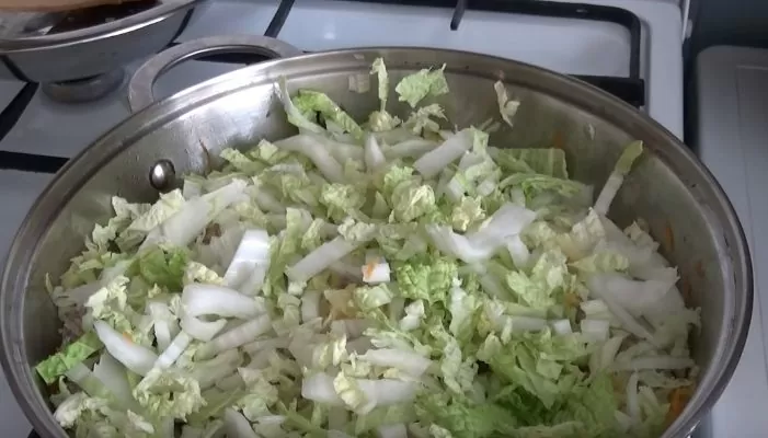 Тушеная капуста на сковороде: 12 рецептов как потушить капусту вкусно и правильно | ynysrryn mdt e1537443828544