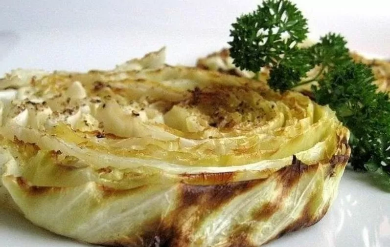 Жареная капуста - как вкусно пожарить капусту на сковороде | zharenaya kapusta e1537870400633