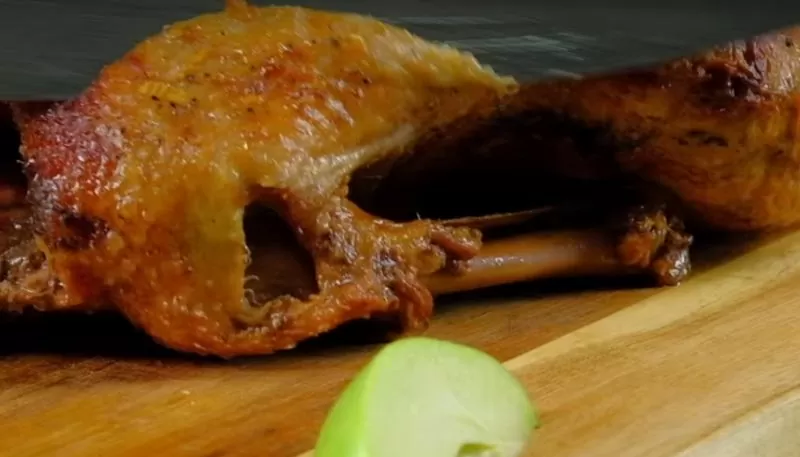 Утка с яблоками в духовке: 6 самых вкусных рецептов запеченной утки | nyssnsrnsr