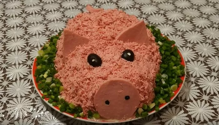Салаты на Новый 2019 год: что готовить новое и интересное в год свиньи | ooifndbunfubd dfb4 e1542180515873